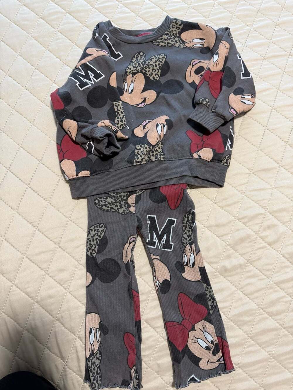 Disney Minnie Mouse Toddler Girl Fleece Sweatshirt and Pants 2-Piece Set